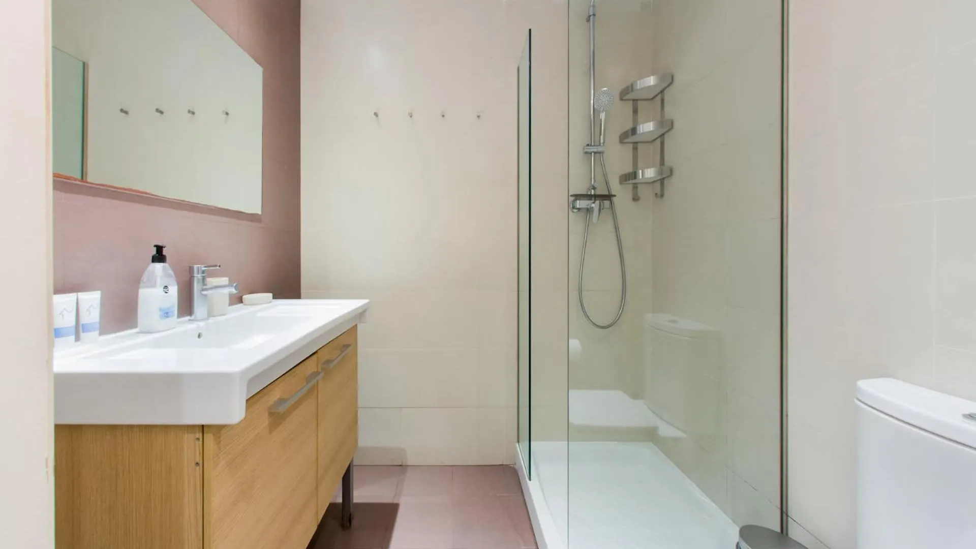 Apartment 4Bedroom Apart With Balcony In Las Ramblas 1 1 Barcelona