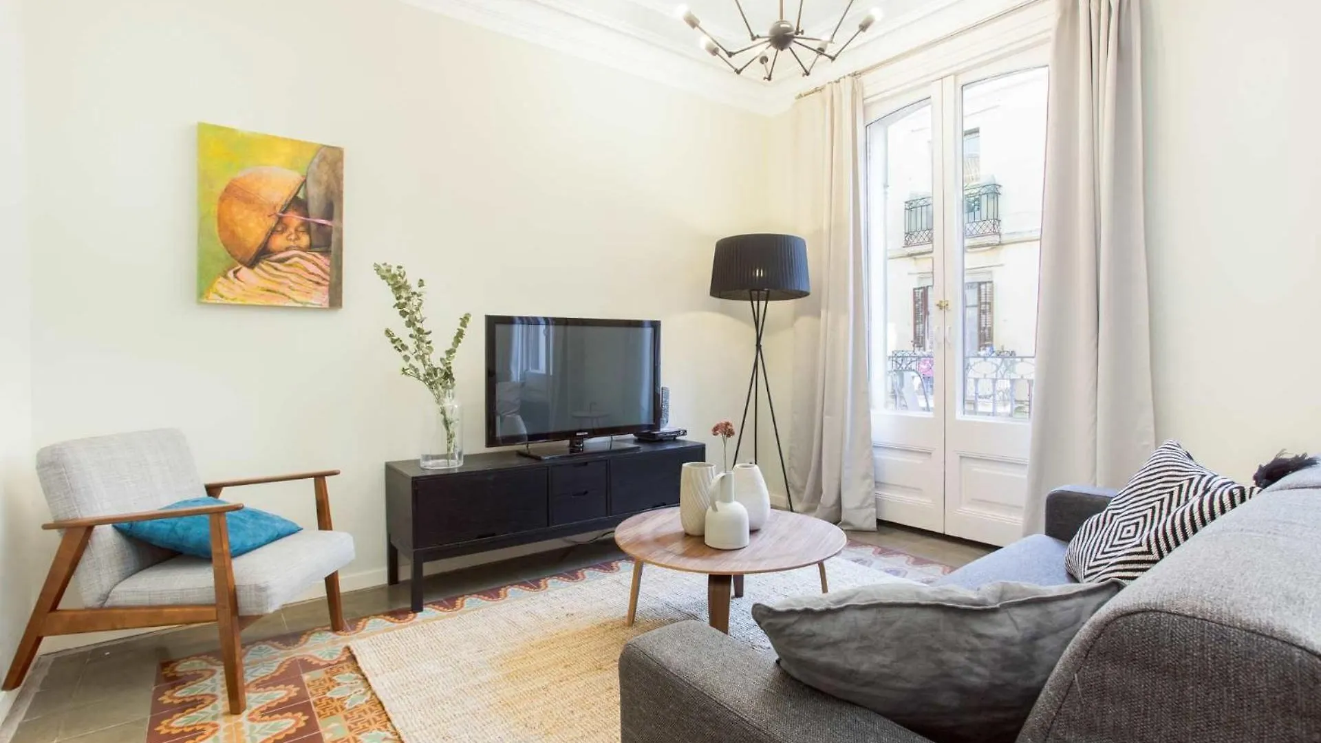 4Bedroom Apart With Balcony In Las Ramblas 1 1 Barcelona Apartment